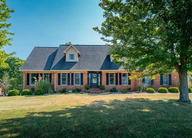 Property at 1221 College Dr, Madisonville, KY 42431, 4 beds, 3 baths