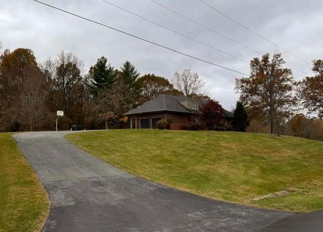 Property at 811 University Cir, Madisonville, KY 42431, 4 beds, 4 baths