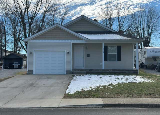 Property at 572 E Broadway St, Madisonville, KY 42431, 3 beds, 2 baths