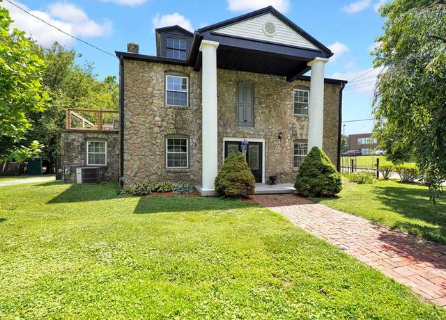 Property at 516 W Arch St, Madisonville, KY 42431, 4 beds, 2 baths
