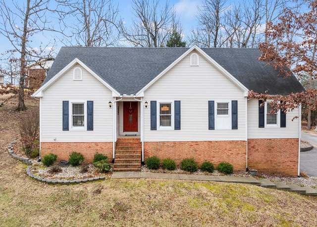 Property at 1820 Highland Dr, Madisonville, KY 42431, 4 beds, 3 baths