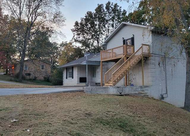 Property at 906 Edwards St, Madisonville, KY 42431, 5 beds, 3 baths