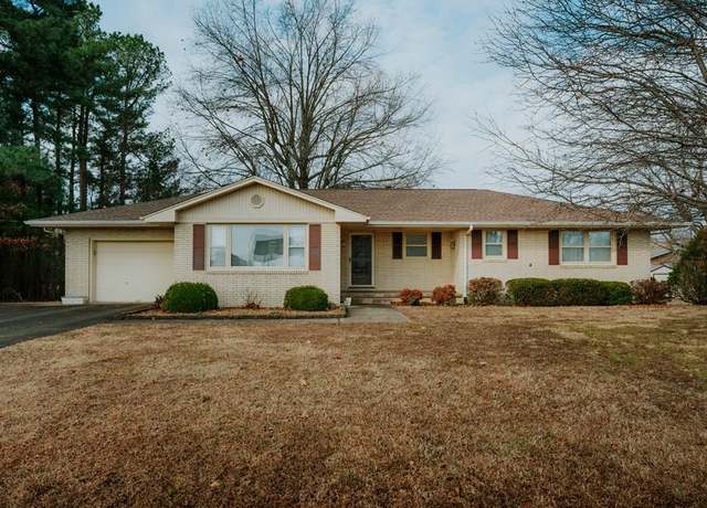 Property at 1905 Tartan Dr, Madisonville, KY 42431, 3 beds, 3 baths