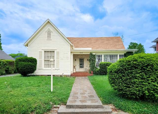 Property at 252 Union St, Madisonville, KY 42431, 3 beds, 2 baths