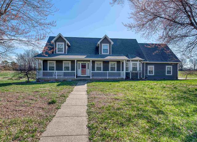 Property at 1022 Country Club Dr, Henderson, KY 42420, 3 beds, 2.5 baths