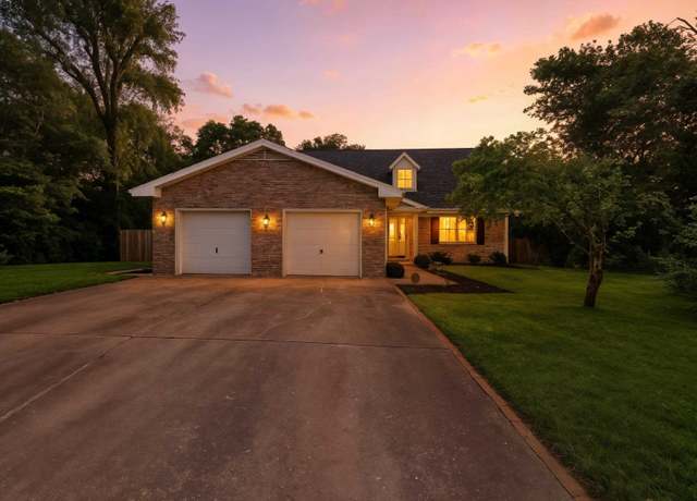 Property at 816 Lamont Ln, Henderson, KY 42420, 4 beds, 3 baths