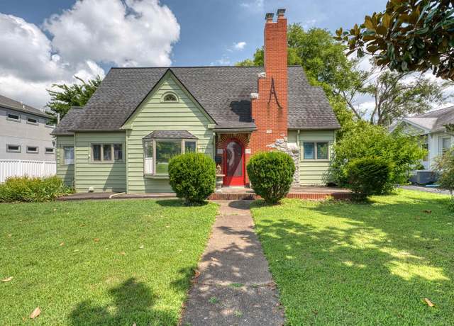 Property at 1216 N Elm St, Henderson, KY 42420, 3 beds, 2.5 baths