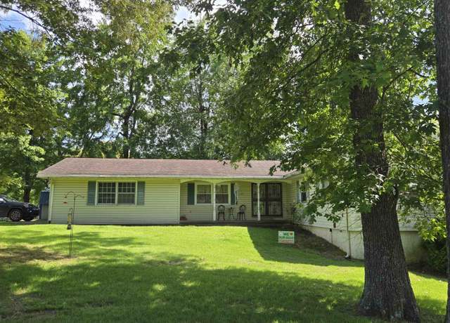 Property at 1027 Bradford St, Madisonville, KY 42431, 3 beds, 2 baths