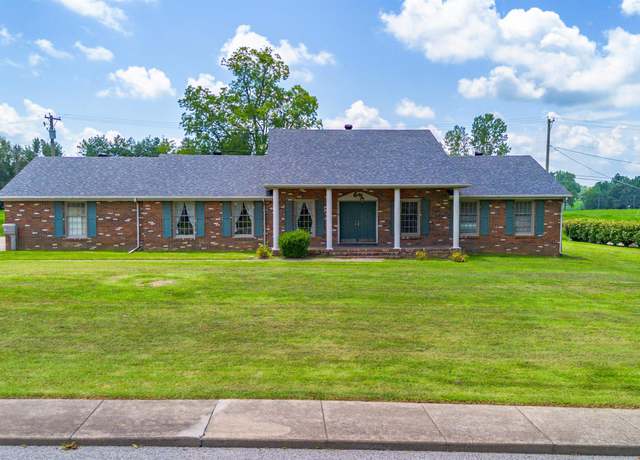 Property at 312 E Young St, Morganfield, KY 42437, 5 beds, 3.5 baths