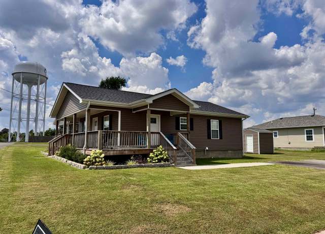 Property at 319 S 10th St, Mayfield, KY 42066, 2 beds, 1 bath