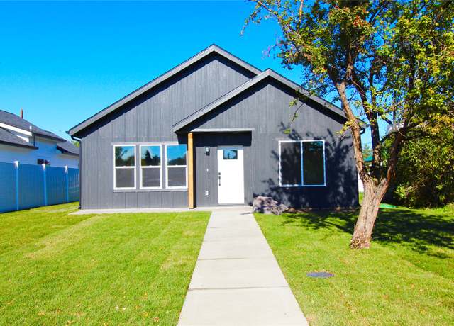 Property at 310 9th Ave W, Polson, MT 59860, 3 beds, 2 baths