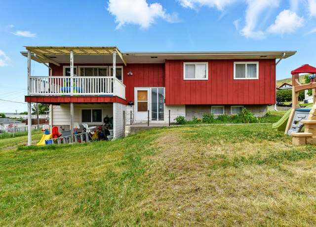 Property at 1132 Avenue D NW, Great Falls, MT 59404, 4 beds, 2 baths