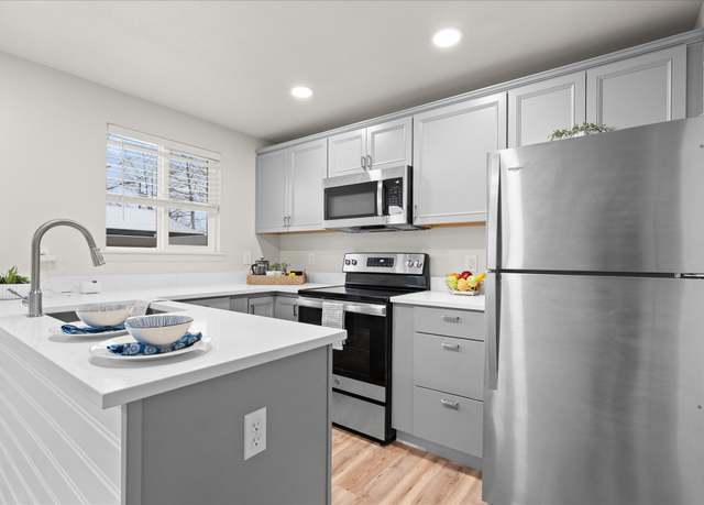 Property at 908 2nd St W, Polson, MT 59860, 2 beds, 2.5 baths