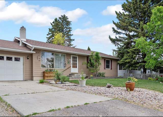 Property at 1217 5th St W, Kalispell, MT 59901, 3 beds, 3 baths