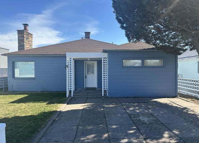 Property at 5 7th Ave W, Polson, MT 59860, 4 beds, 1 bath