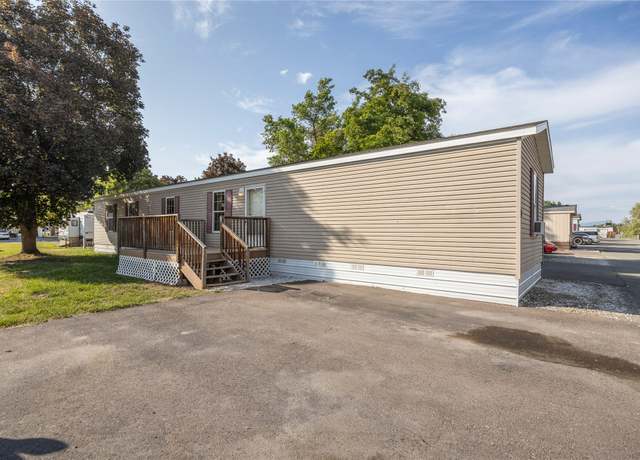 Property at 1100 E Oregon St, Kalispell, MT 59901, 3 beds, 2 baths
