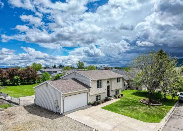 Property at 111 Greenbriar Dr, Kalispell, MT 59901, 4 beds, 2 baths