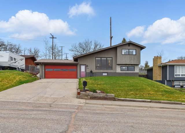Property at 325 28th Ave NW, Great Falls, MT 59404, 4 beds, 2 baths