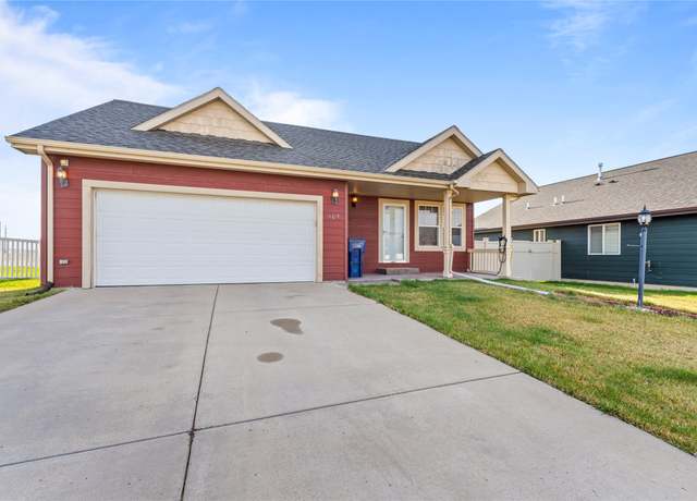 Property at 809 49th St N, Great Falls, MT 59405, 3 beds, 2 baths
