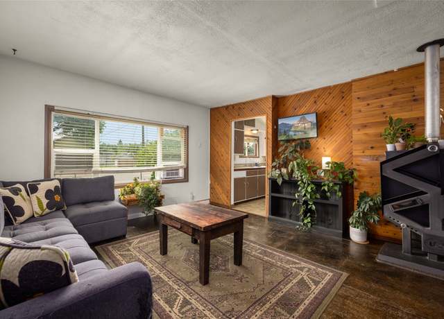 Property at 133 W California St, Kalispell, MT 59901, 2 beds, 1 bath