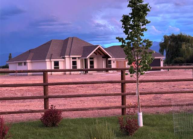 Property at 365 Winters Ln, Stevensville, MT 59870, 4 beds, 3 baths