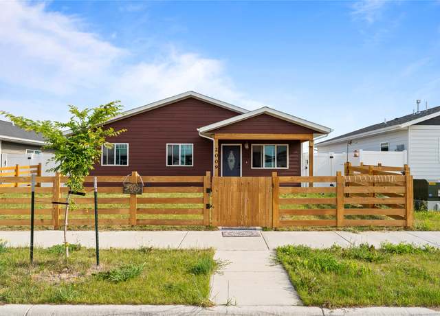 Property at 2009 22nd Ave S, Great Falls, MT 59405, 3 beds, 2 baths