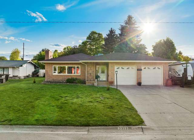 Property at 2212 Beech Dr, Great Falls, MT 59404, 4 beds, 3 baths