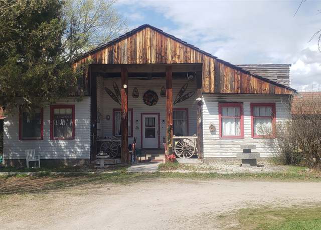 Property at 3330 S 3rd St W, Missoula, MT 59804, 3 beds, 2.5 baths