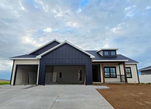 Property at 4017 12th St NE, Great Falls, MT 59404, 3 beds, 2 baths