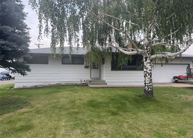 Property at 701 55th St S, Great Falls, MT 59405, 5 beds, 2 baths