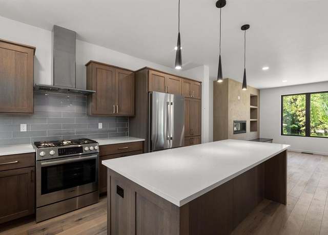 Property at 713 W 2nd St, Whitefish, MT 59937, 3 beds, 3.5 baths