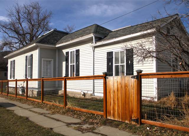 Property at 1026 11th Ave, Helena, MT 59601, 2 beds, 1 bath