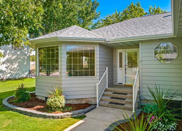 Property at 4112 6th Ave N, Great Falls, MT 59405, 3 beds, 2 baths