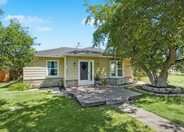 Property at 2321 8th Ave S, Great Falls, MT 59405, 3 beds, 2 baths