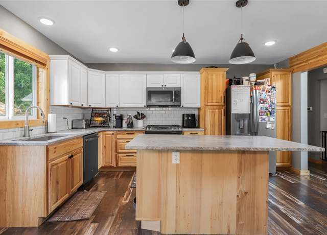 Property at 704 43rd St N, Great Falls, MT 59405, 5 beds, 3 baths