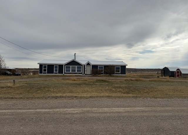 Property at 18 E Country Ln, Great Falls, MT 59404, 4 beds, 2 baths