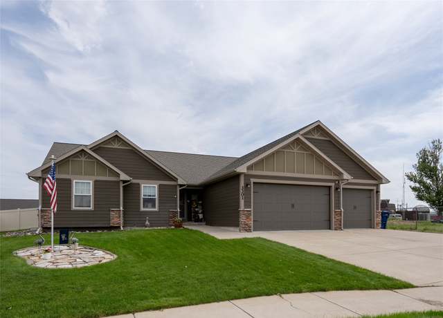 Property at 3301 14th St NE, Great Falls, MT 59404, 5 beds, 3 baths