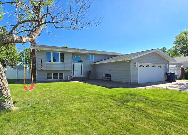 Property at 1224 26th Ave SW, Great Falls, MT 59404, 5 beds, 3 baths