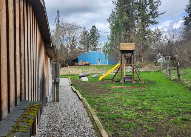 Property at 215 Woodland St, Thompson Falls, MT 59873, 2 beds, 1 bath