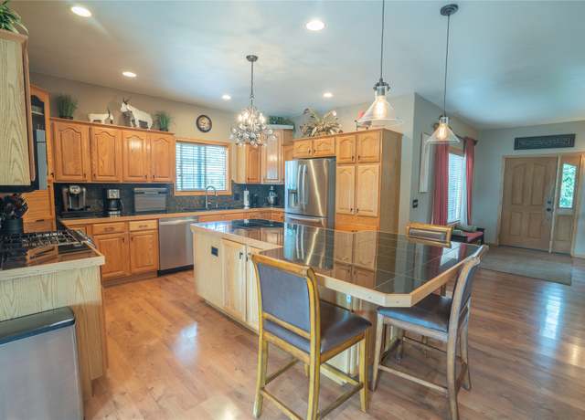 Property at 141 Pheasant Run, Kalispell, MT 59901, 5 beds, 3 baths