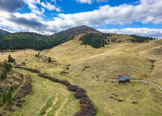 Property at 54 W Magpie Creek Rd, Dixon, MT 59831, 2 beds, 2.5 baths