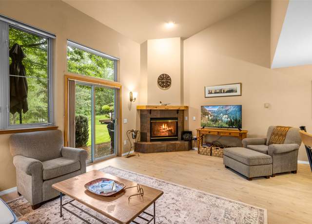 Property at 1750 E Lakeshore Dr, Whitefish, MT 59937, 2 beds, 2.5 baths