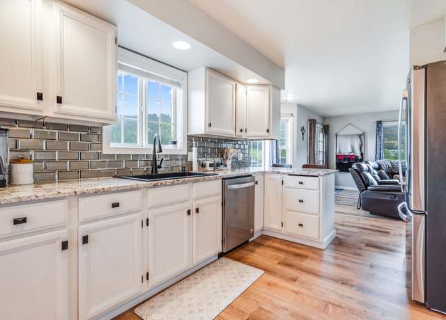 Property at 30 Knapp Ln, Kalispell, MT 59901, 4 beds, 3 baths