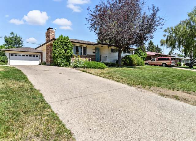 Property at 409 Riverview Dr E, Great Falls, MT 59404, 5 beds, 2.5 baths