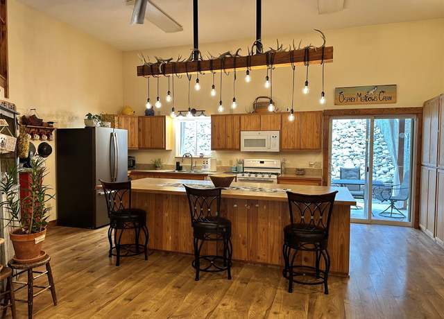 Property at 85 Osprey Dr E, Thompson Falls, MT 59873, 2 beds, 1.5 baths