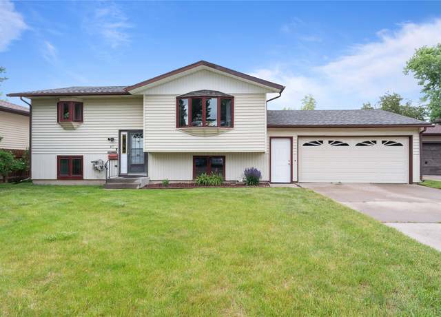 Property at 417 56th St S, Great Falls, MT 59405, 4 beds, 2 baths