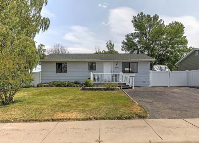 Property at 1001 5th St W, Polson, MT 59860, 2 beds, 1 bath
