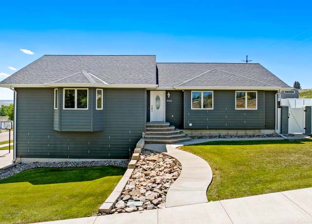 Property at 3500 17th Ave S, Great Falls, MT 59405, 4 beds, 3 baths