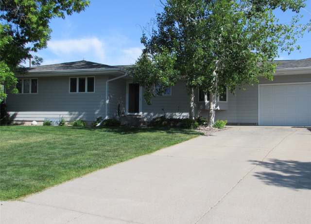 Property at 706 49th St S, Great Falls, MT 59405, 4 beds, 2 baths