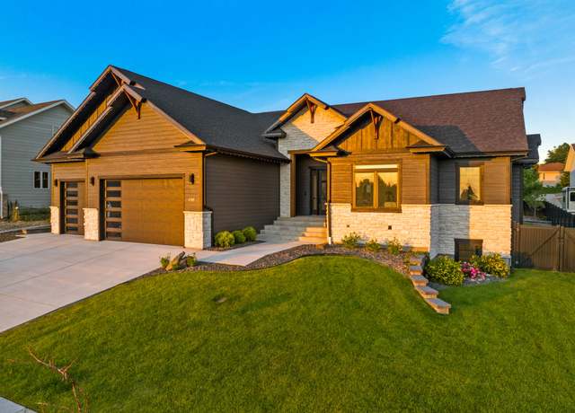 Property at 1709 38th St S, Great Falls, MT 59405, 5 beds, 3.5 baths